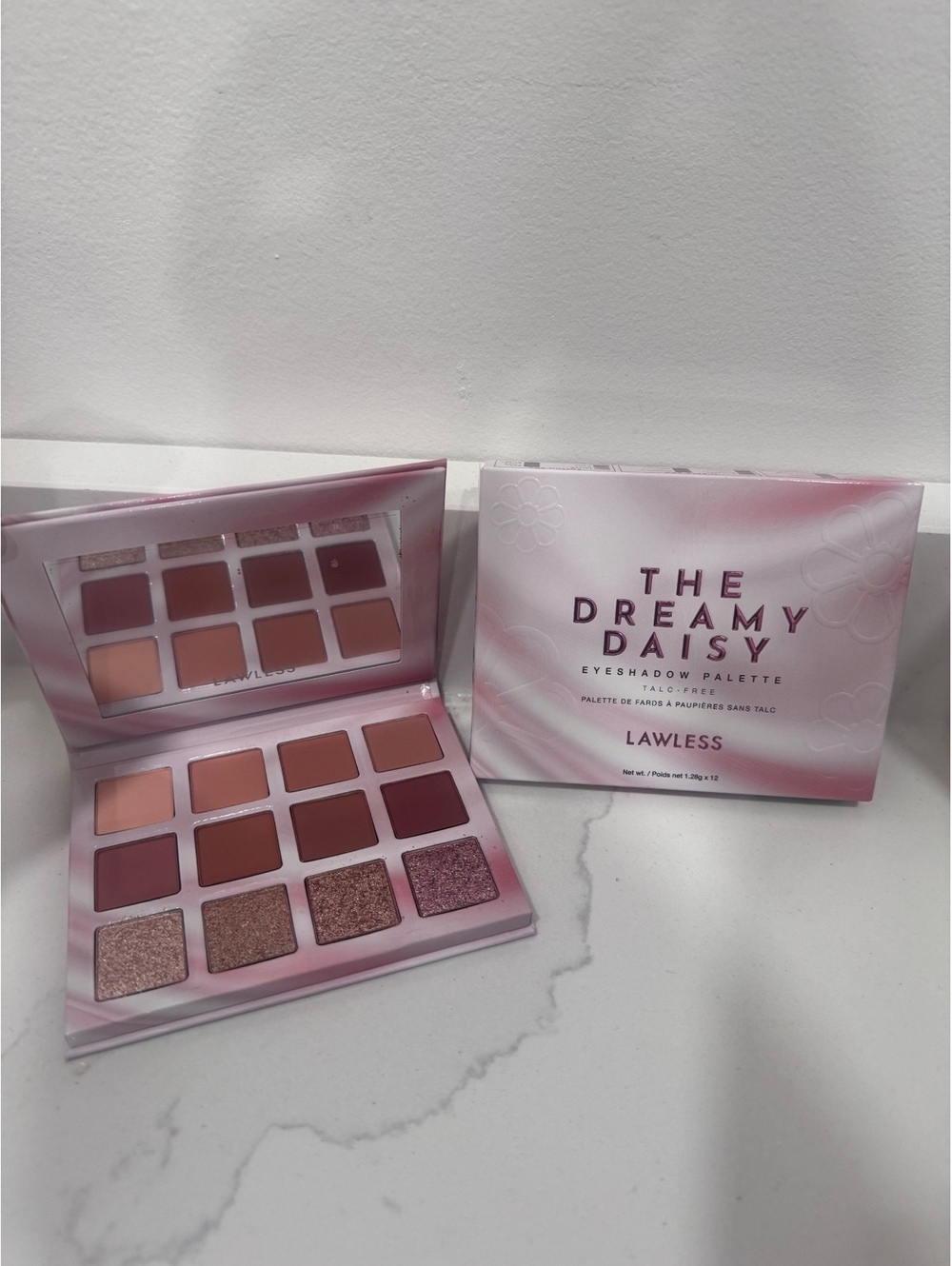 LAWLESS The Dreamy Daisy Eyeshadow Palette 12 Shades Talc-Free